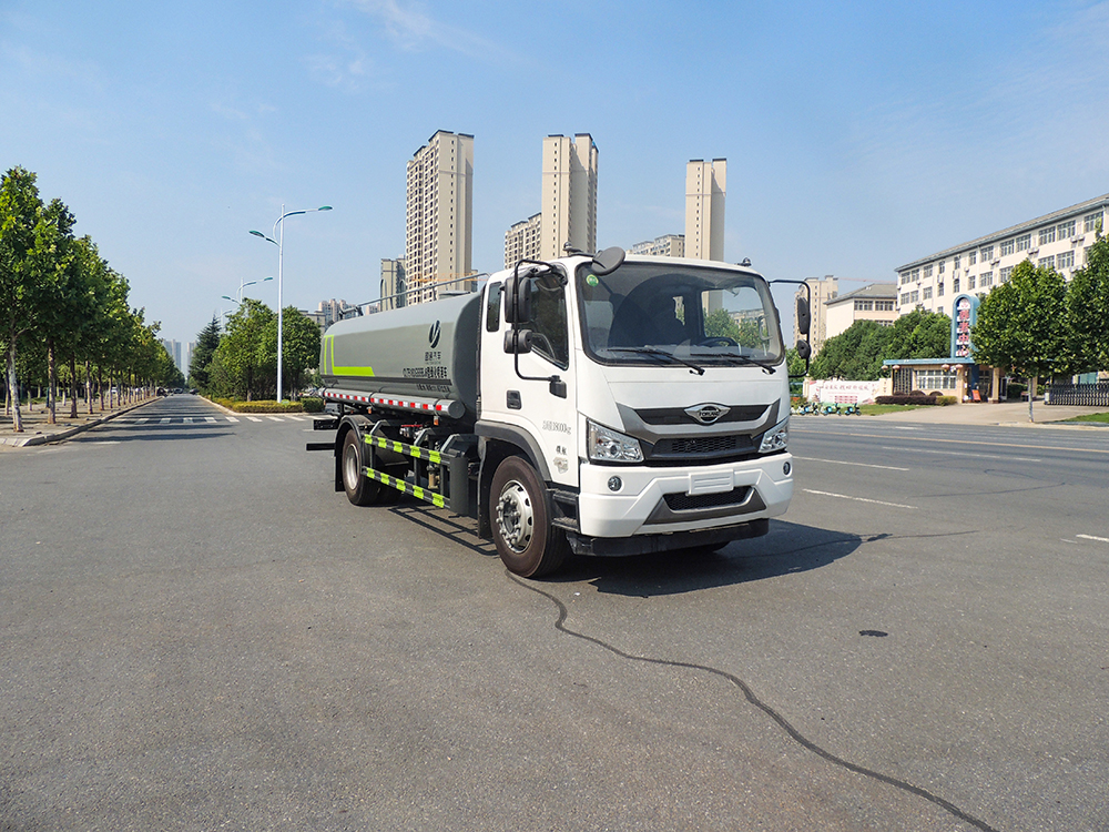 15福田洒水车