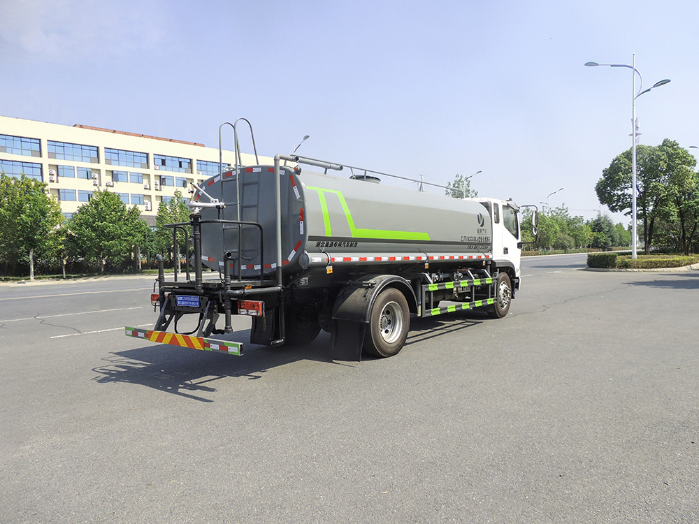 15福田洒水车