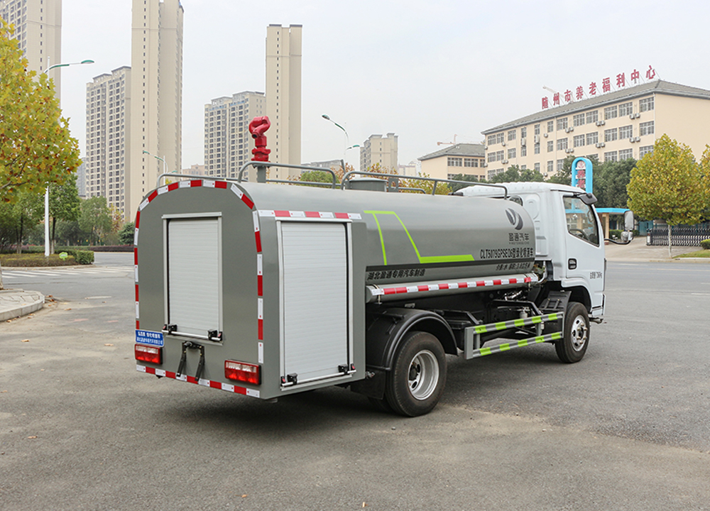 4方消防洒水车