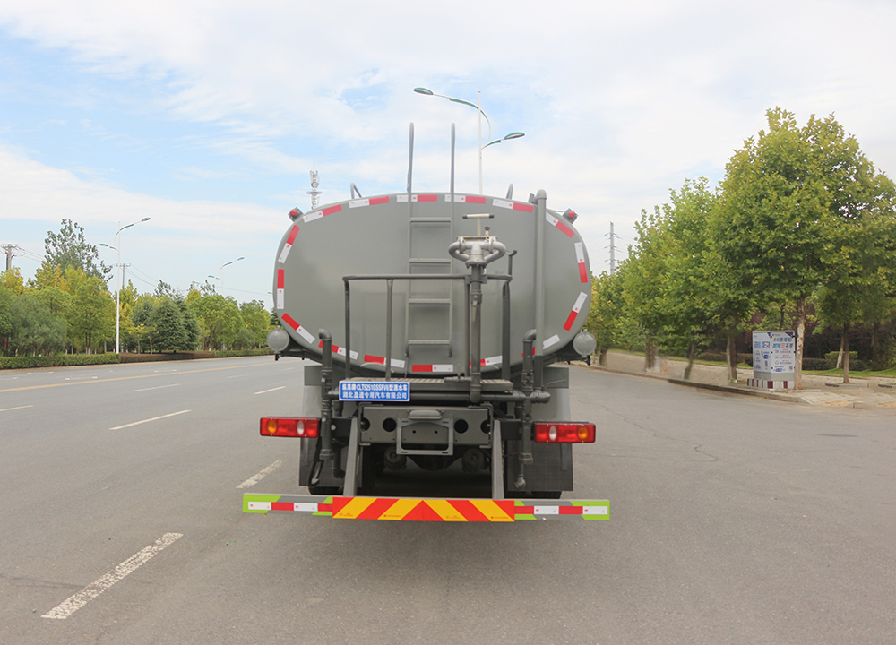 22方专底D3洒水车