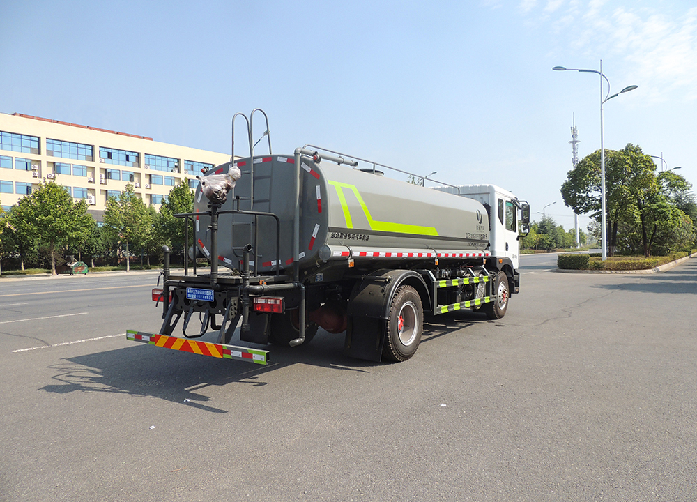 16方东风D9洒水车